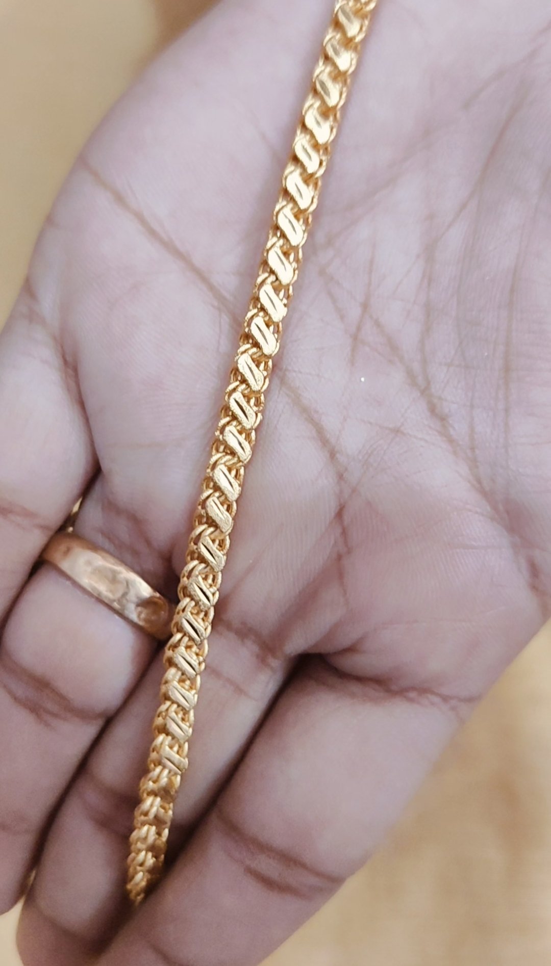LONG CHAIN
