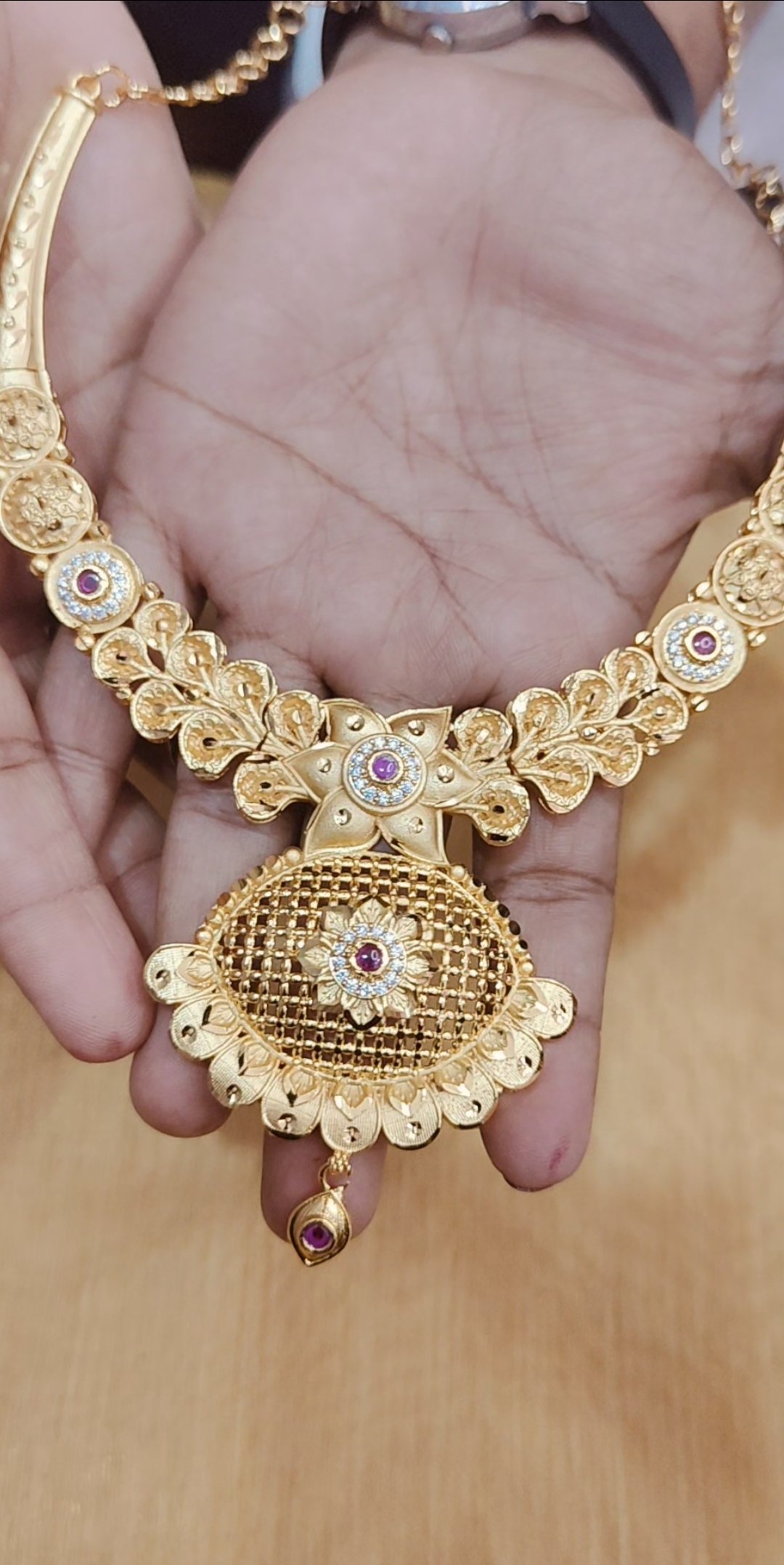 NECKLACE
