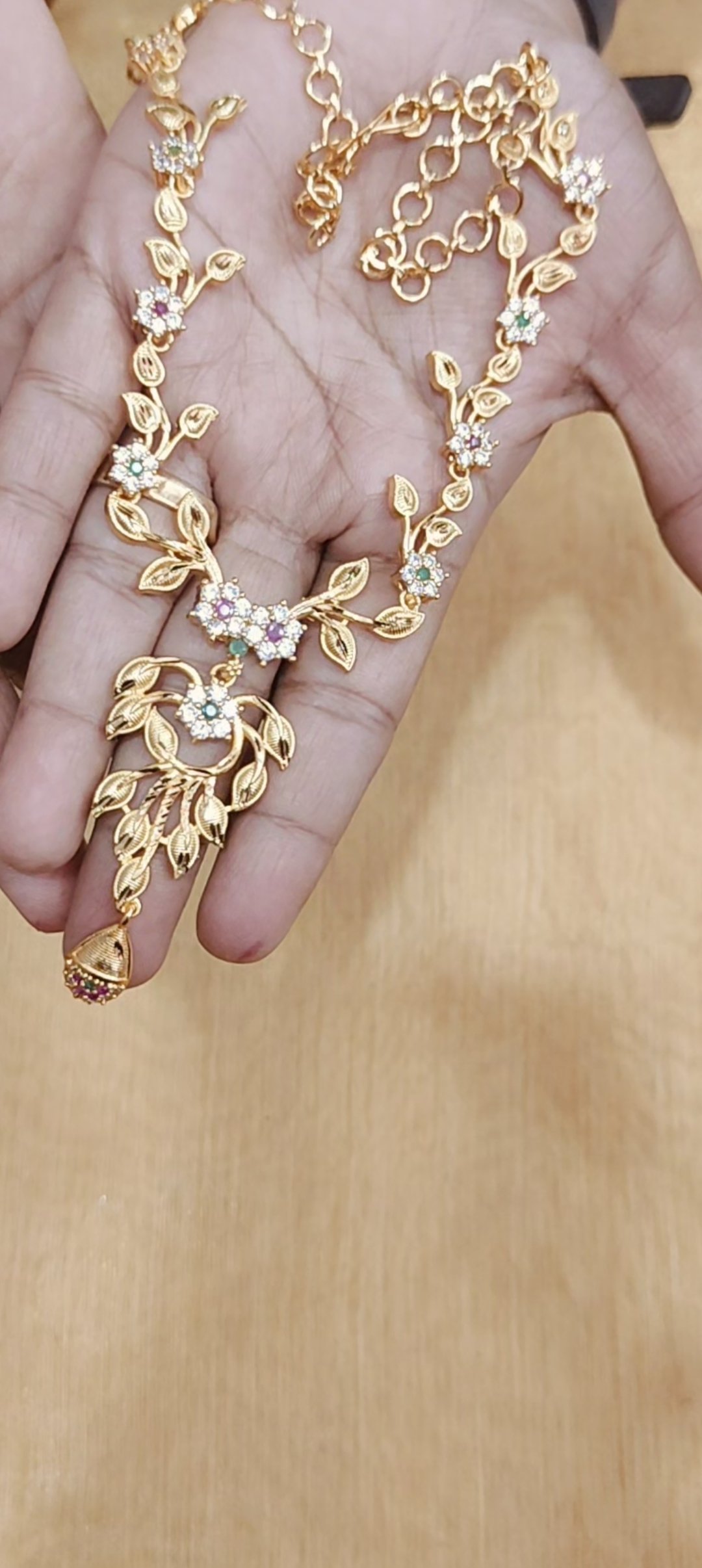 NECKLACE