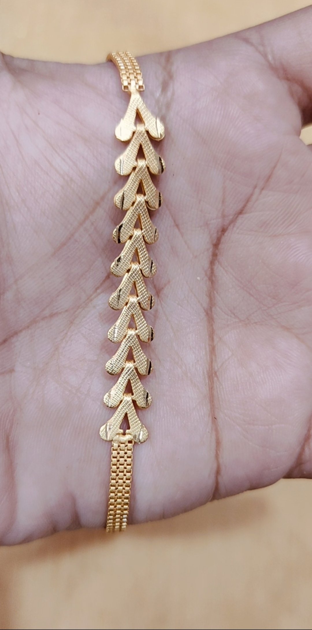 BRACELET